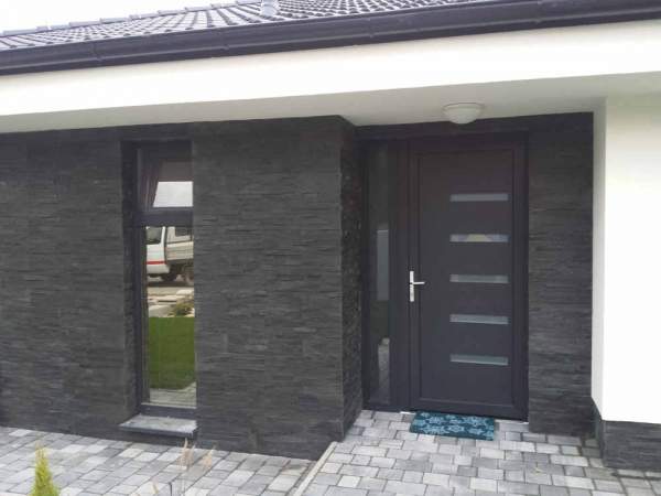 Obklad Black Pearl-fasada domu vstup